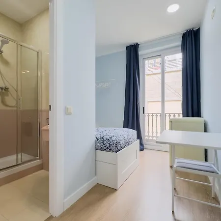 5 Con Bano Junto Al Palau Gueell * Barcelona